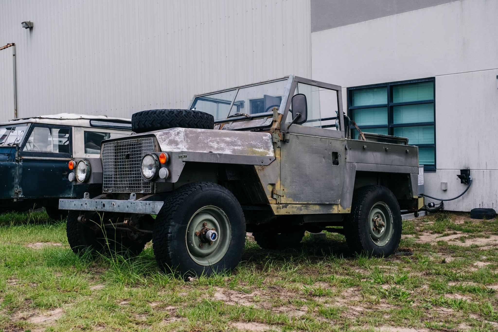 The Barn - Unrestored Land Rovers by HIMALAYA – DriveHIMALAYA